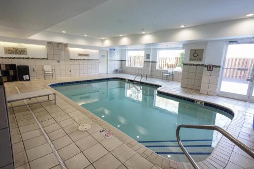 a large swimming pool in a hotel room at SpringHill Suites by Marriott Savannah Midtown in Savannah
