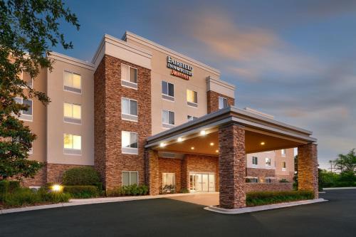 une représentation de l'avant d'un hôtel dans l'établissement Fairfield Inn & Suites by Marriott Tallahassee Central, à Tallahassee