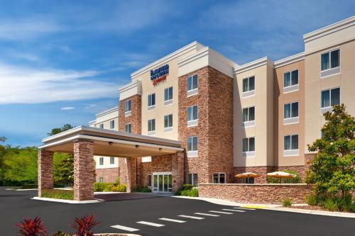 una representación de un hotel con aparcamiento en Fairfield Inn & Suites by Marriott Tallahassee Central en Tallahassee