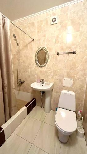 a bathroom with a toilet and a sink and a shower at Квартира рядом с морем (3-х комнатная) in Gagra