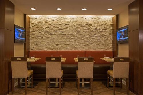 Televisyen dan/atau pusat hiburan di Gaithersburg Marriott Washingtonian Center