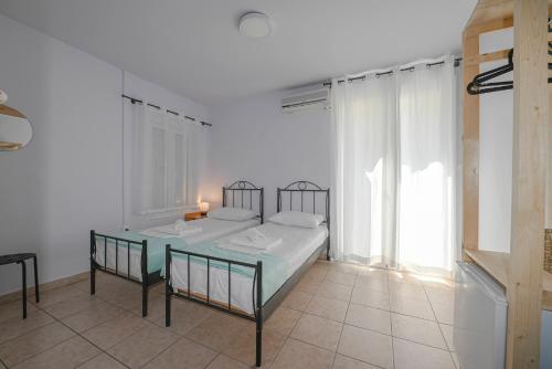 Postel nebo postele na pokoji v ubytování Hermes Rooms