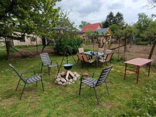 a group of chairs and a table and a fire pit at Várkapitány-lak in Csesznek