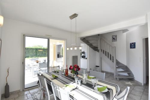 Gallery image of Square Leon Desclaux - Seignosse confortable villa contemporaine avec piscine in Seignosse