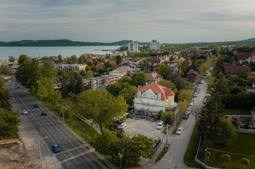 Zdjęcie z galerii obiektu Aqua Ház Panzió 4 J w Balatonfüred
