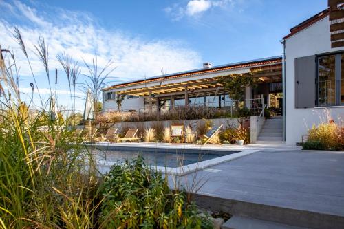 Two villas in lush countryside near Motovun