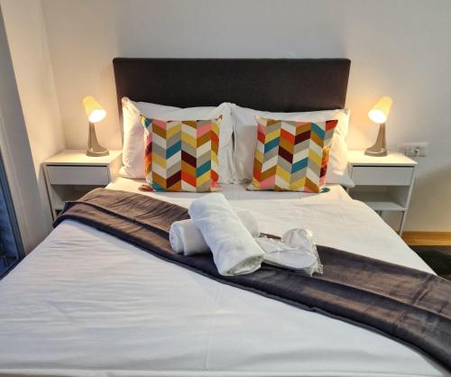 Cama o camas de una habitación en Apartments & Burgers REZIDENCA PIPANOVA