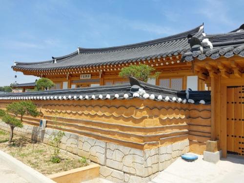 Gallery image of Jeongga Hanok in Iksan