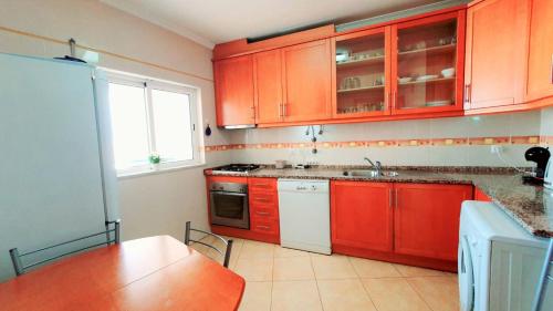 Beach Lover's Paradise: 3BR 2 min from the Sand