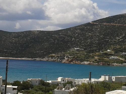 a view of a body of water next to a mountain at Prasini Gonia in Platis Yialos Sifnos