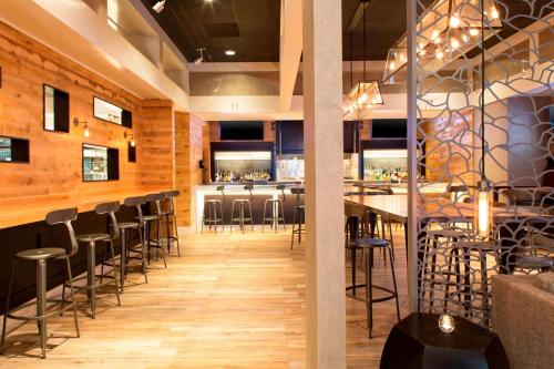 Restaurant ou autre lieu de restauration dans l'établissement The Westin O'Hare
