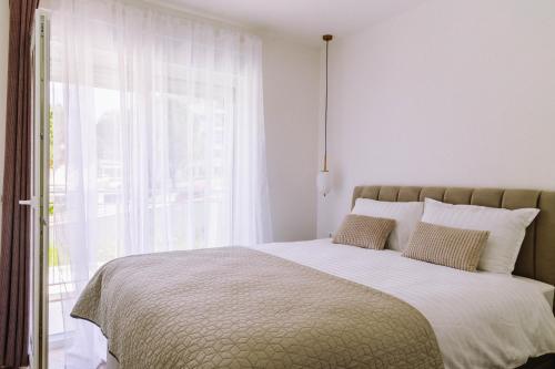 Brand New & Comfort Apartment L & L ,free parking + close to beach