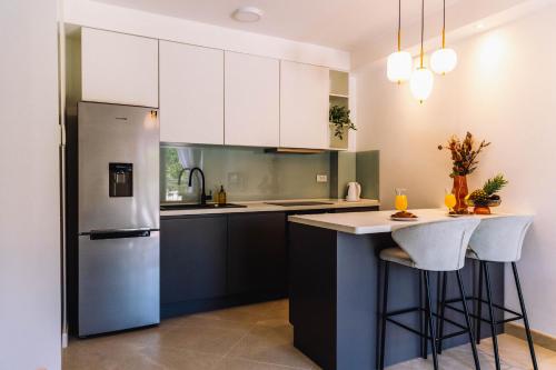 Brand New & Comfort Apartment L & L ,free parking + close to beach
