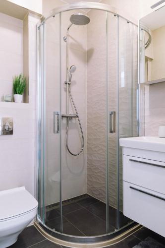 Brand New & Comfort Apartment L & L ,free parking + close to beach