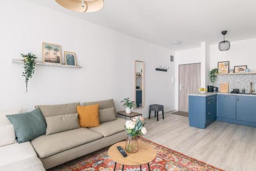 Kuchyň nebo kuchyňský kout v ubytování Corvin apartment with Balcony and AC