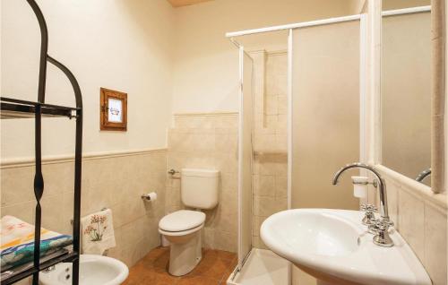 CireglioにあるEvelinaのバスルーム(トイレ、洗面台付)