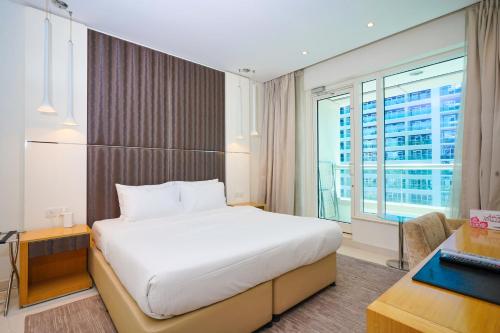 Postel nebo postele na pokoji v ubytování Alashrafia Saray- Splendid 1BR apartment in Canal Views