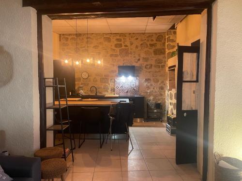 a kitchen with a table and chairs in a room at POPPY appartement de charme à 2 min centre-ville in Figeac
