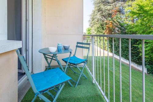 a patio with two chairs and a table on a balcony at In the Sky - Casa Vostra - Ambilly proche tramway - frontière in Ambilly