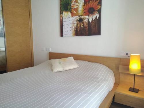 Posteľ alebo postele v izbe v ubytovaní APARTAMENTO PLAYA A RAPADOIRA CON TERRAZA