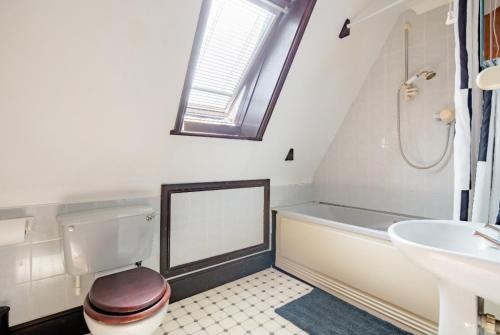 a bathroom with a sink and a toilet and a bath tub at Spacious Room 2 mins from station in London