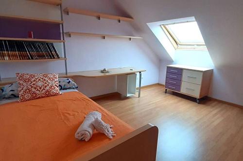 Posteľ alebo postele v izbe v ubytovaní DUPLEX 3 DORMITORIOS PLAYA FOZ