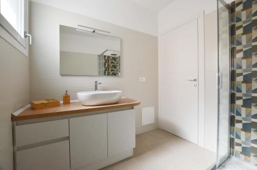 a bathroom with a sink and a mirror at 51.b in Aiello del Friuli