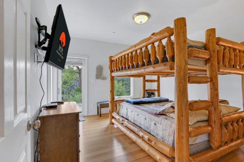 a bedroom with a wooden bunk bed in a room at Rio Cantando in Wimberley