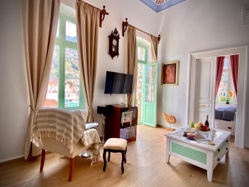 Billede fra billedgalleriet på “Athenas” Neoclassic Harbour View Apartment i Symi