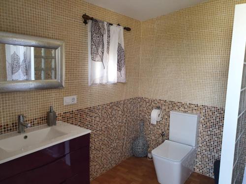 a bathroom with a sink and a toilet at El Capricho de Mamá - Chalet con piscina in Barbate
