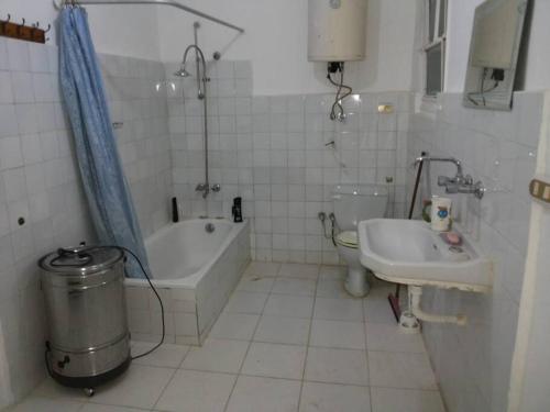 A bathroom at 2+1 BR Villa in Sidi-Krir - Pool and close to beach