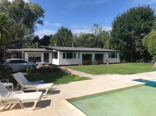 Country house in the backyard of the EZE airport