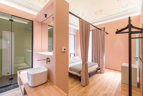 a bedroom with a bed and a bathroom at FilHome 44 in Catania