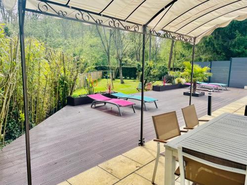 Fotografia z galérie ubytovania Appartement 120m2 dans maison avec piscine v destinácii Boissy-lʼAillerie