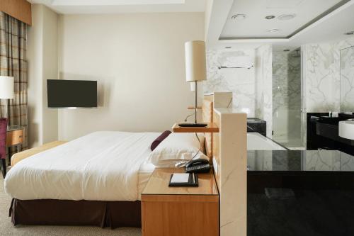 TV o dispositivi per l'intrattenimento presso Lugal, a Luxury Collection Hotel, Ankara