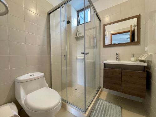 a bathroom with a shower and a toilet and a sink at A pasos de la playa! Acogedor apartamento en Bello Horizonte con Balcón I WiFi in Playa Dormida