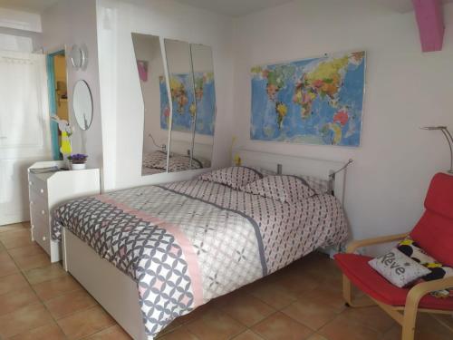 a bedroom with a bed and a chair at L'Amboiselyne in Amboise