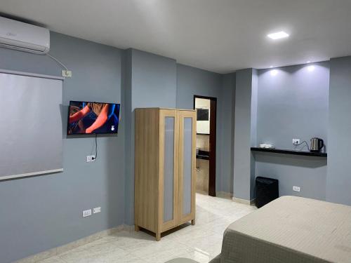 A television and/or entertainment centre at España Suites Hotel