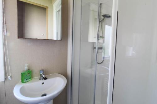 a bathroom with a sink and a shower at Brilliant 8 Berth Caravan Near Walton-on-the-naze In Essex - 17023nm in Walton-on-the-Naze