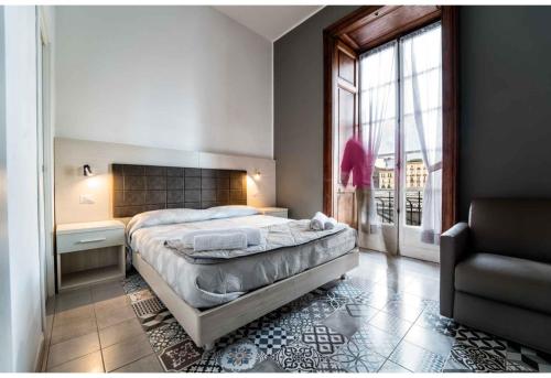 A bed or beds in a room at New Gallery