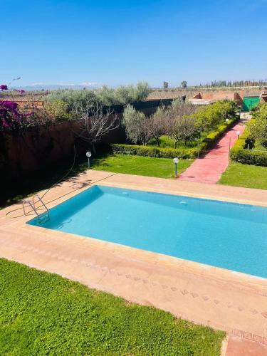 an overhead view of a swimming pool in a yard at Villa Ms Holidays Mika privatisée Marrakech in Marrakech