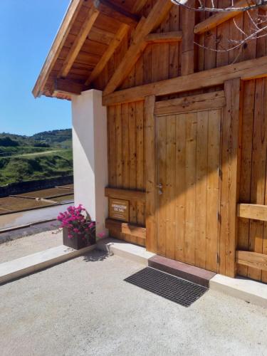 a wooden barn with a wooden garage door at Armazém de Sal - Alojamento Loft in Rio Maior