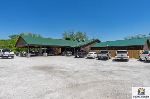 Galeriebild der Unterkunft 3BR Cabin On the White River with Boat Launch - Great Fishing - CCWC in Mountain View