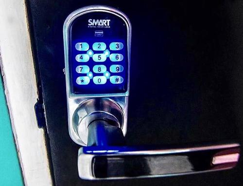 a close up of a remote control in a machine at VR hostel สะพานควาย in Bang Su
