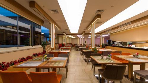 Restoran atau tempat lain untuk makan di Prestige Hotel Old City
