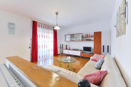 Family-friendly apartments with swimming pool Zadar - 16336