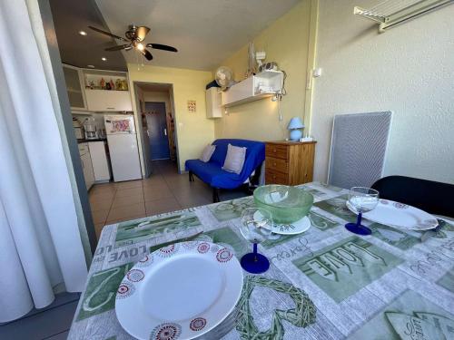 Photo de la galerie de l'établissement Studio avec Piscine, Clim, Parking et Proche Plage à St Cyprien - FR-1-225D-181, à Saint-Cyprien