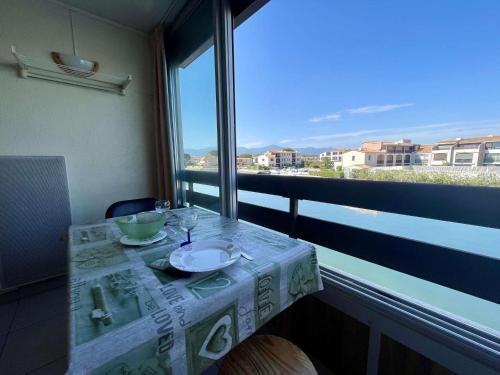 Photo de la galerie de l'établissement Studio avec Piscine, Clim, Parking et Proche Plage à St Cyprien - FR-1-225D-181, à Saint-Cyprien