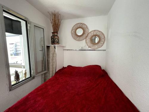 Posteľ alebo postele v izbe v ubytovaní Appartement Saint-Cyprien, 1 pièce, 2 personnes - FR-1-106-97