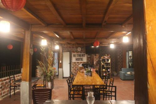 Ruang duduk di Retreat Home Bản Dọi Mộc Châu